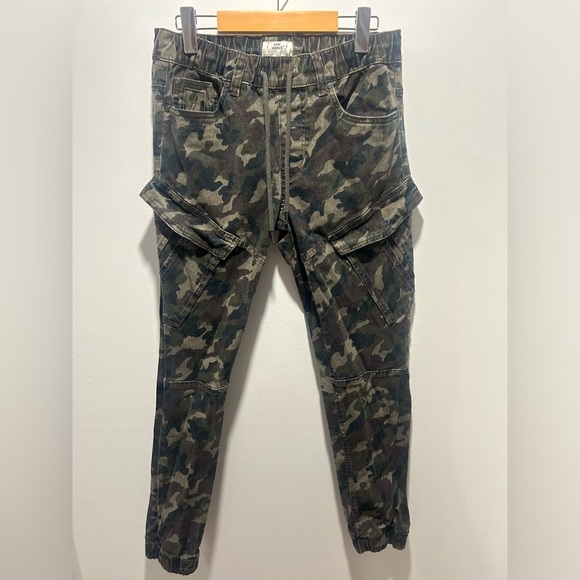 JEANIOLOGIE size 30 men’s camoflauge cargo pants with pocket, draw string waist - Picture 1 of 9